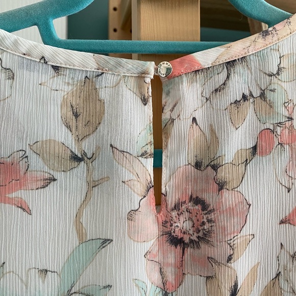 Floral blouse with ruffle sleeves - Picture 4 of 5